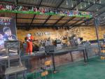 เจ้าหน้าที่เทศบาลตำบลบ้านบึง ฉีดพ่นสารฆ่าเชื้อ ณ ร้านอาหารบา